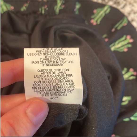 Francesca's Cactus Romper Size Medium. - Picture 6 of 8